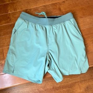NWOT Ten Thousand Green The Set Short 6.5" Size Small.